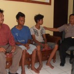 Kedua pelaku pencurian burung Love Bird saat di tanya polisi.